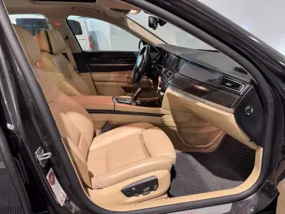 BMW 740 2014 - 21900 EUR, 306500 km - AUTO.MOTO.pt - 306500km - foto 48 de 55