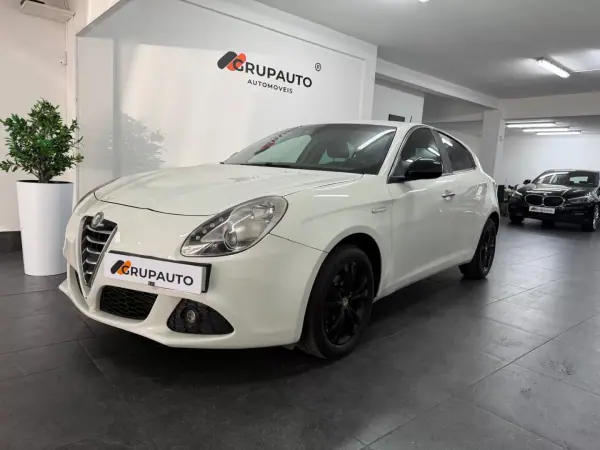 Alfa Romeo Giulietta 2011 - 7500 EUR, 209000 km - AUTO.MOTO.pt - 209000km - foto 4 de 21