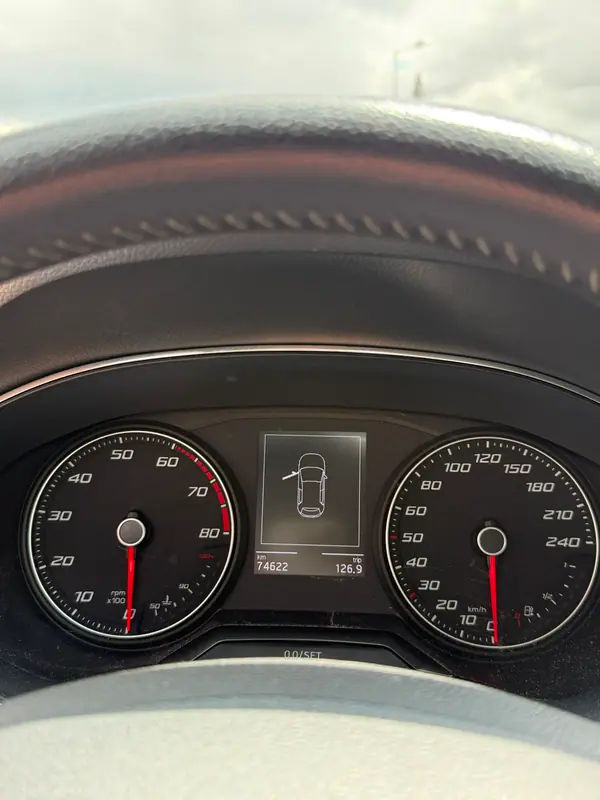SEAT Ibiza 2018 - 12500 EUR, 74622 km - AUTO.MOTO.pt - 74622km - foto 8 de 15