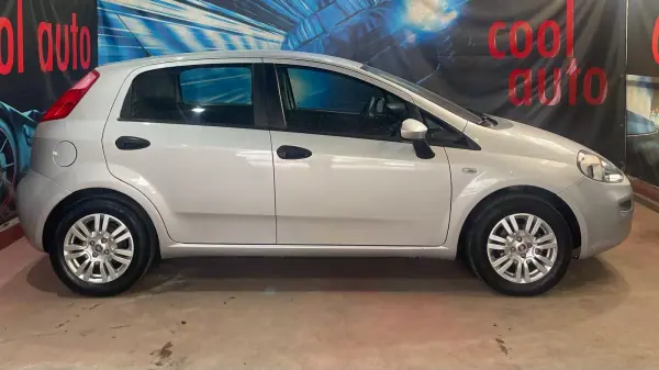 Fiat Punto 2015 - 6250 EUR, 198000 km - AUTO.MOTO.pt - 198000km - foto 4 de 31