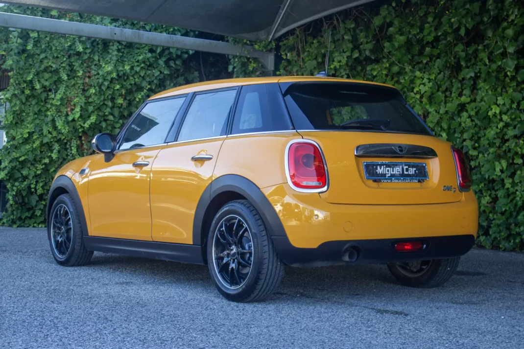 MINI One 2015 - 11900 EUR, 194500 km - AUTO.MOTO.pt - 194500km - foto 10 de 18