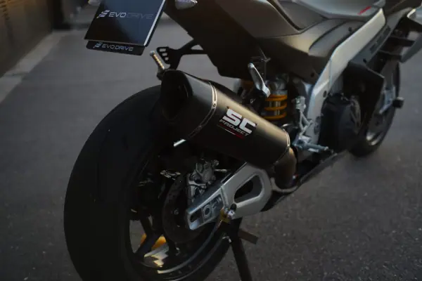 Aprilia RSV 1000 R 2023 - 18750 EUR, 12000 km - AUTO.MOTO.pt - 12000km - foto 8 de 20