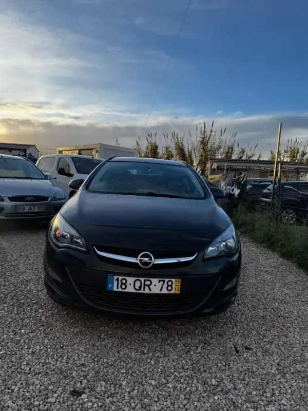 Opel Astra Sports Tourer 2015 - 8999 EUR, 276000 km - AUTO.MOTO.pt - 276000km - foto 2 de 8