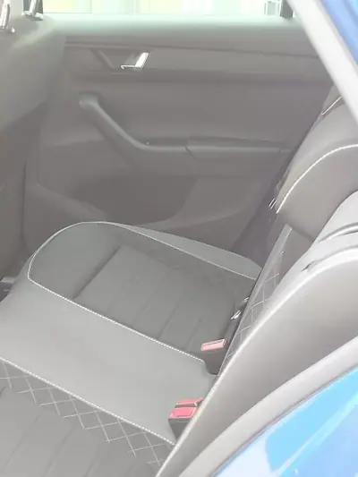 Skoda Fabia 2021 - 11800 EUR, 120100 km - AUTO.MOTO.pt - 120100km - foto 7 de 12