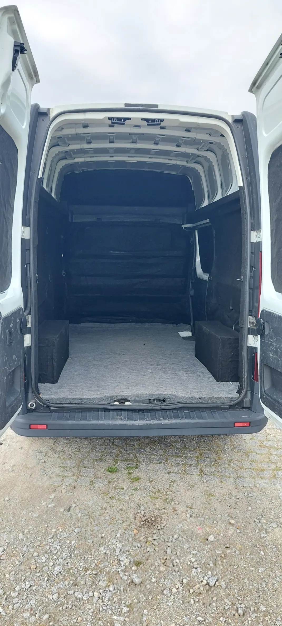 Renault Trafic 2018 - 14750 EUR, 190500 km - AUTO.MOTO.pt - 190500km - foto 8 de 13