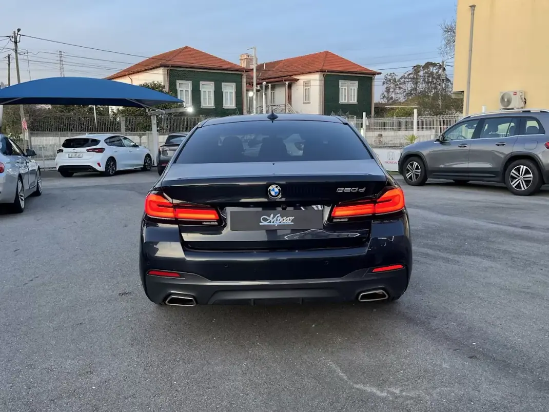 BMW 520 2022 - 33950 EUR, 124000 km - AUTO.MOTO.pt - 124000km - foto 6 de 45