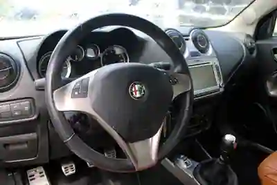 Alfa Romeo MiTo 2012 - 6700 EUR, 119200 km - AUTO.MOTO.pt - 119200km - foto 26 de 30