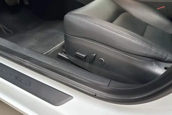 Tesla Model 3 2021 - 27450 EUR, 33801 km - AUTO.MOTO.pt - 33801km - foto 43 de 48