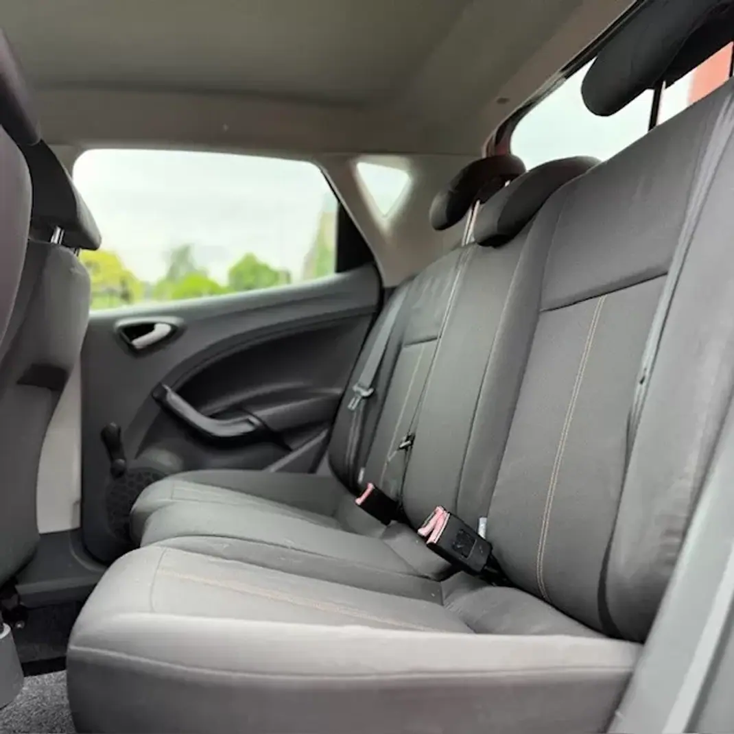 SEAT Ibiza 2011 - 7500 EUR, 210000 km - AUTO.MOTO.pt - 210000km - foto 12 de 20