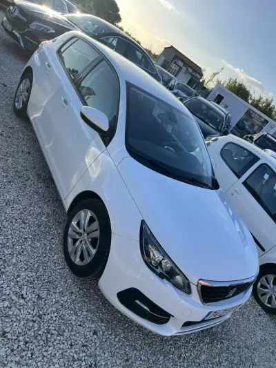 Peugeot 308 2019 - 10399 EUR, 165000 km - AUTO.MOTO.pt - 165000km - foto 3 de 7