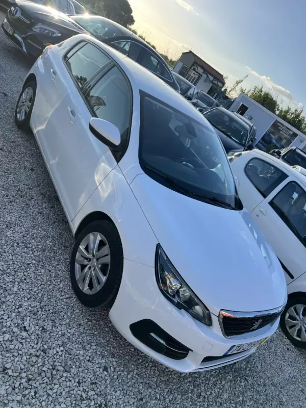 Peugeot 308 2019 - 10399 EUR, 165000 km - AUTO.MOTO.pt - 165000km - foto 3 de 7