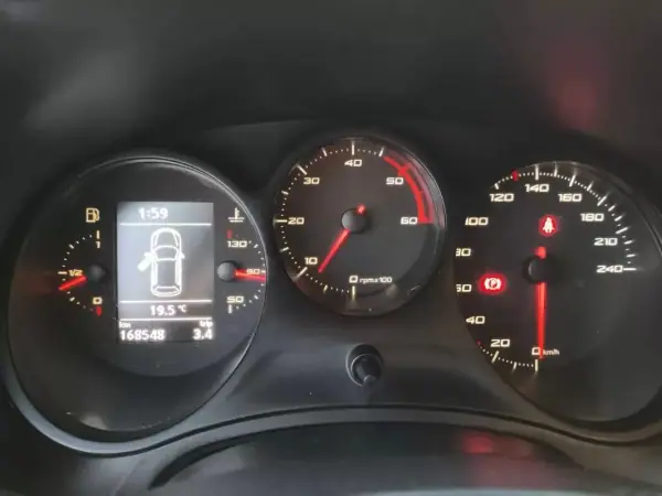 SEAT Leon 2012 - 8965 EUR, 168000 km - AUTO.MOTO.pt - 168000km - foto 7 de 12