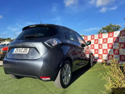 Renault Zoe 2019 - 13490 EUR, 67270 km - AUTO.MOTO.pt - 67270km - foto 3 de 21