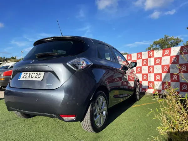 Renault Zoe 2019 - 13490 EUR, 67270 km - AUTO.MOTO.pt - 67270km - foto 3 de 21