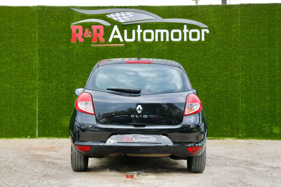 Renault Clio 2009 - 5750 EUR, 197000 km - AUTO.MOTO.pt - 197000km - foto 6 de 16