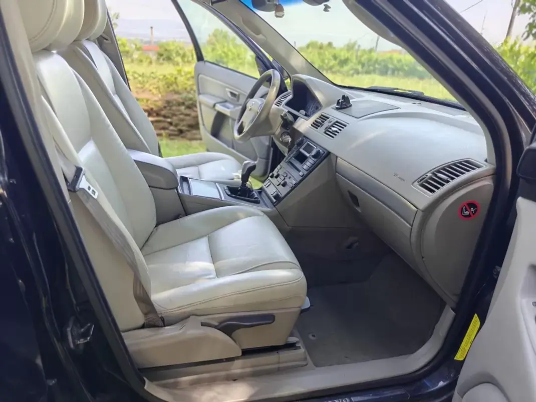 Volvo XC 90 2005 - 8490 EUR, 243750 km - AUTO.MOTO.pt - 243750km - foto 19 de 35