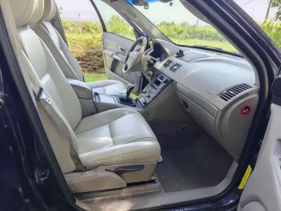Volvo XC 90 2005 - 8490 EUR, 243750 km - AUTO.MOTO.pt - 243750km - foto 19 de 35
