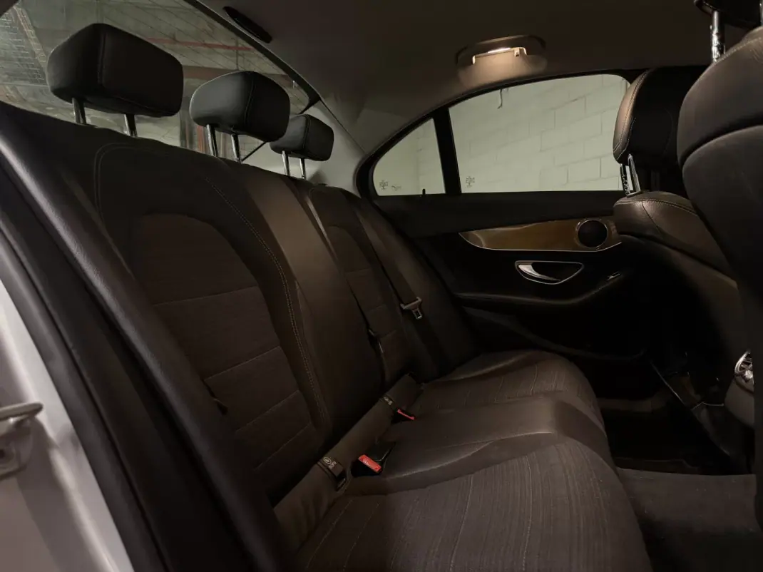 Mercedes-Benz C 180 2015 - 12000 EUR, 280000 km - AUTO.MOTO.pt - 280000km - foto 7 de 9