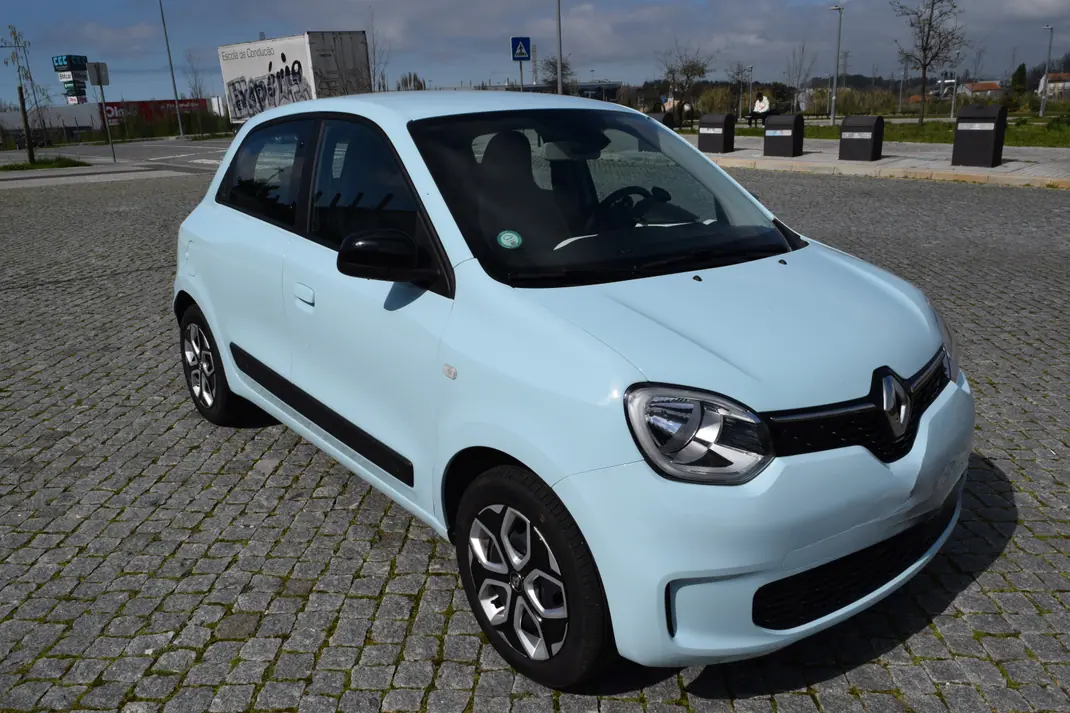 Renault Twingo 2024 - 13000 EUR, 28000 km - AUTO.MOTO.pt - 28000km - foto 1 de 12