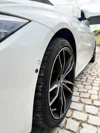 BMW 320 2019 - 27000 EUR, 123500 km - AUTO.MOTO.pt - 123500km - foto 5 de 14