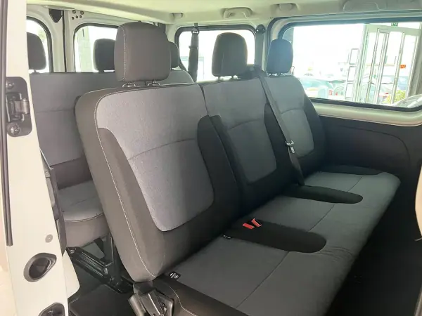 Opel Vivaro 2018 - 22600 EUR, 131722 km - AUTO.MOTO.pt - 131722km - foto 22 de 24