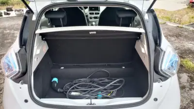 Renault Zoe 2019 - 12500 EUR, 70000 km - AUTO.MOTO.pt - 70000km - foto 14 de 28