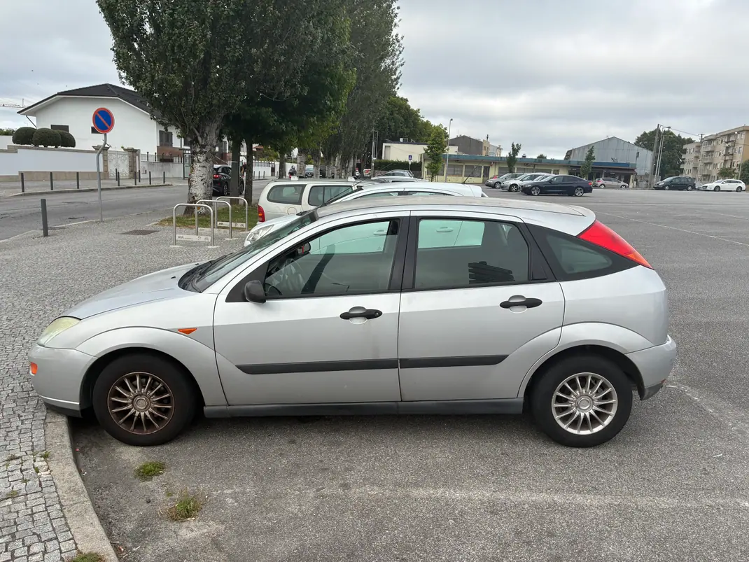 Ford Focus 1999 - 1750 EUR, 163500 km - AUTO.MOTO.pt - 163500km - foto 4 de 8