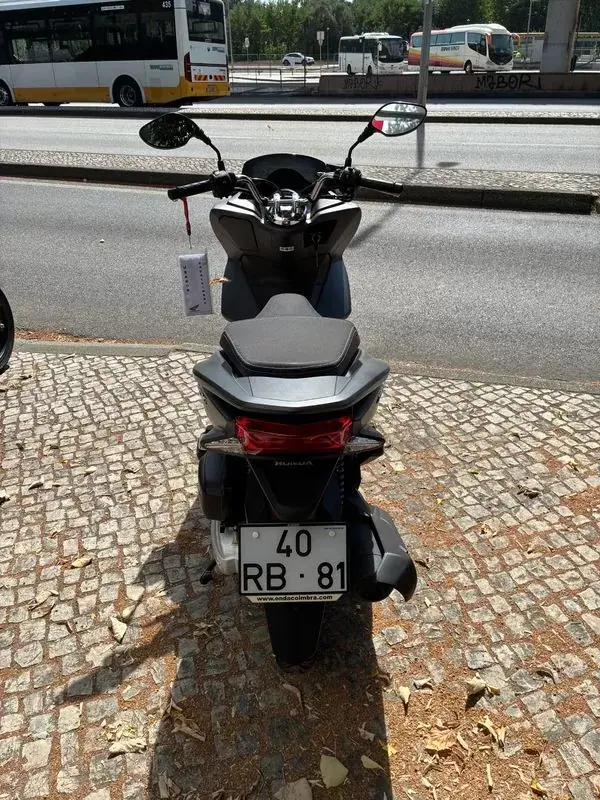 Honda PCX 125 2016 - 2350 EUR, 9998 km - AUTO.MOTO.pt - 9998km - foto 2 de 14