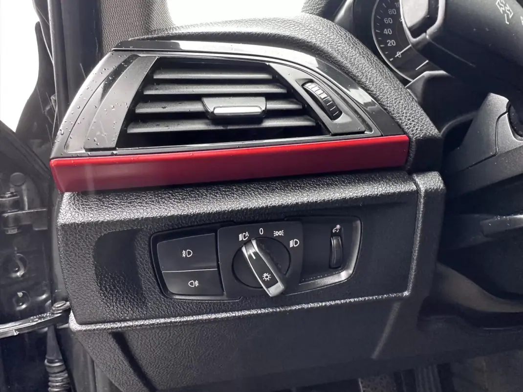 BMW 116 2013 - 10900 EUR, 220000 km - AUTO.MOTO.pt - 220000km - foto 14 de 31