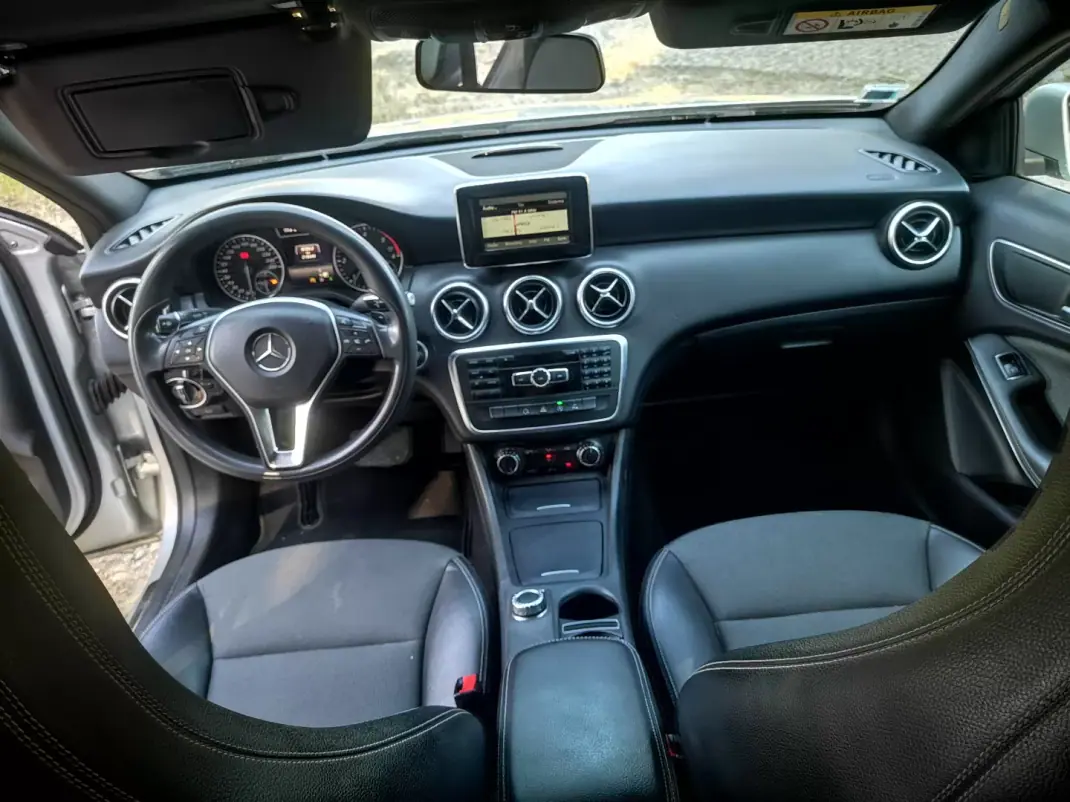 Mercedes-Benz A 180 2015 - 12950 EUR, 218000 km - 218000km - foto 11 de 23