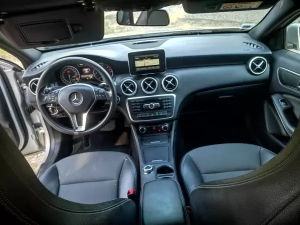 Mercedes-Benz A 180 2015 - 12950 EUR, 218000 km - AUTO.MOTO.pt - 218000km - foto 11 de 23