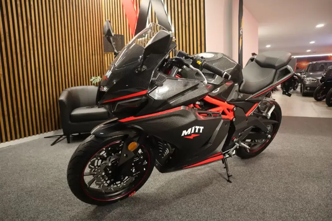 2026 - 3990 EUR, 1 km - AUTO.MOTO.pt - 1km - foto 1 de 17