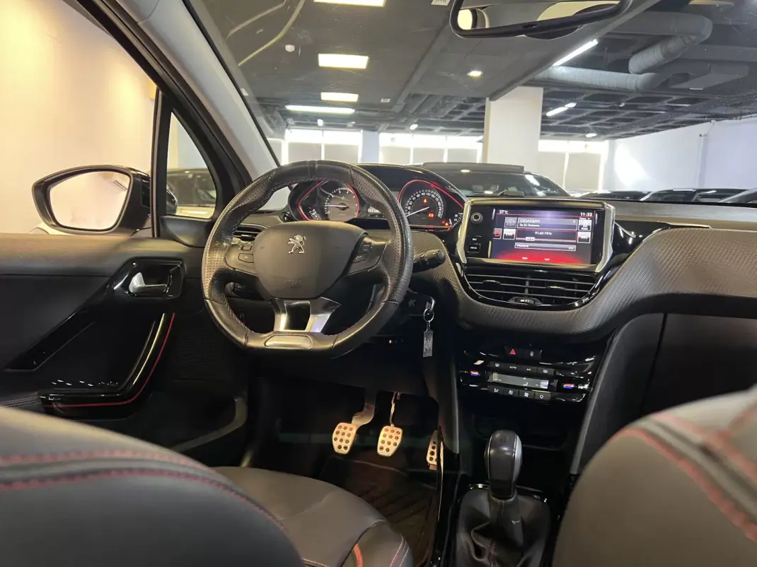 Peugeot 2008 2016 - 10990 EUR, 60000 km - 60000km - foto 53 de 60