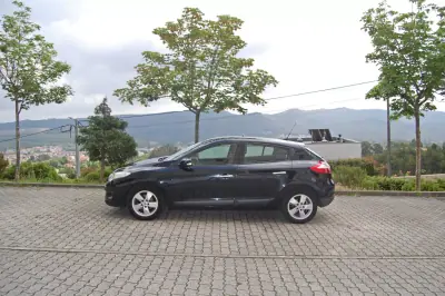Renault Mégane 2010 - 5500 EUR, 197500 km - AUTO.MOTO.pt - 197500km - foto 4 de 9