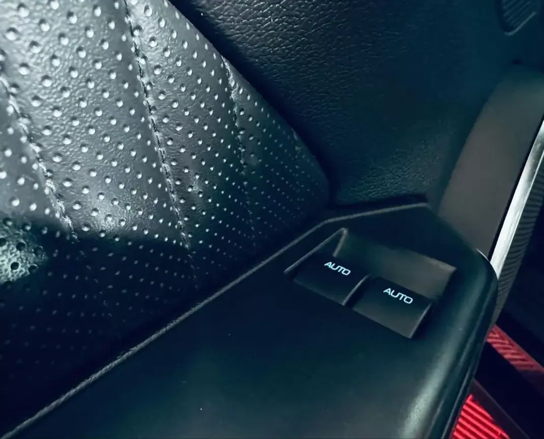 Shelby GT500 2010 - 89990 EUR, 76489 km - AUTO.MOTO.pt - 76489km - foto 27 de 47