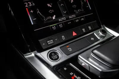 Audi Q8 e-Tron Sportback 2023 - 49900 EUR, 34353 km - AUTO.MOTO.pt - 34353km - foto 22 de 44