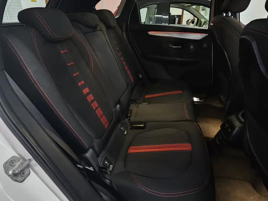 BMW 218 Active Tourer 2015 - 18300 EUR, 105000 km - AUTO.MOTO.pt - 105000km - foto 28 de 39