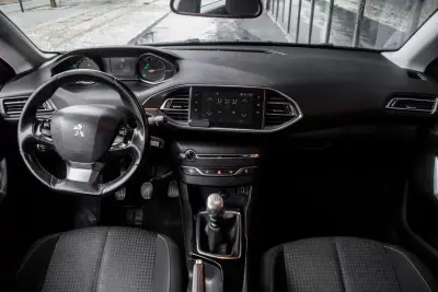 Peugeot 308 SW 2019 - 8900 EUR, 268213 km - AUTO.MOTO.pt - 268213km - foto 28 de 35