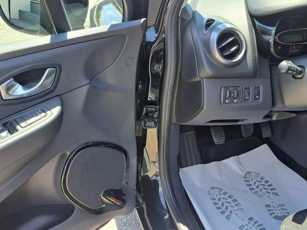Renault Clio 2017 - 10950 EUR, 112648 km - 112648km - foto 16 de 45