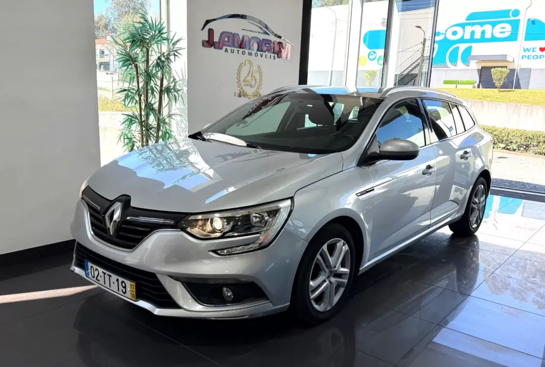 Renault Mégane Sport Tourer 2017 - 9650 EUR, 196121 km - AUTO.MOTO.pt - 196121km - foto 1 de 22