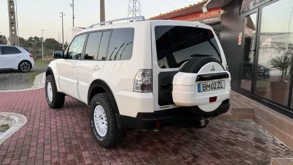 Mitsubishi Pajero 2010 - 29990 EUR, 215000 km - AUTO.MOTO.pt - 215000km - foto 15 de 38