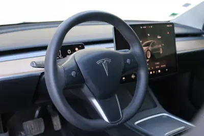 Tesla Model 3 2022 - 28990 EUR, 110500 km - AUTO.MOTO.pt - 110500km - foto 8 de 10