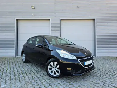 Peugeot 208 2012 - 7500 EUR, 137000 km - AUTO.MOTO.pt - 137000km - foto 3 de 25
