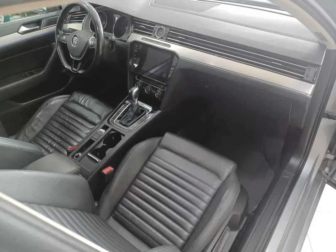 Volkswagen Passat 2017 - 19390 EUR, 112082 km - AUTO.MOTO.pt - 112082km - foto 22 de 40