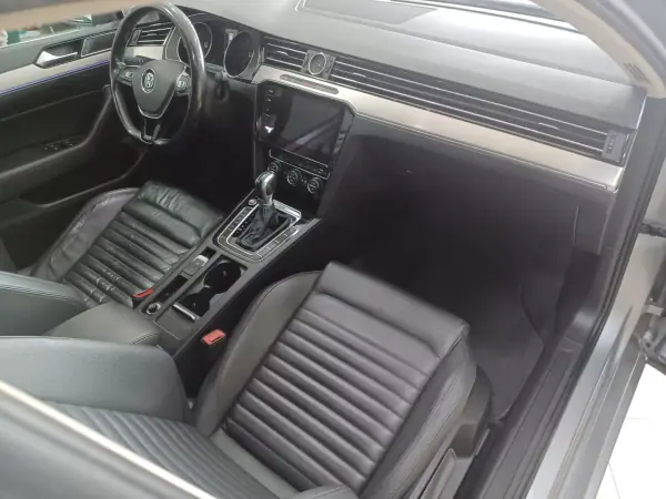 Volkswagen Passat 2017 - 18390 EUR, 112082 km - AUTO.MOTO.pt - 112082km - foto 22 de 40
