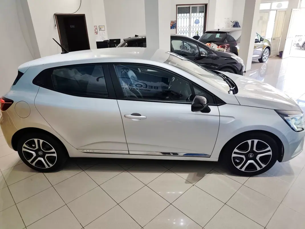 Renault Clio 2021 - 12750 EUR, 76000 km - 76000km - foto 8 de 24