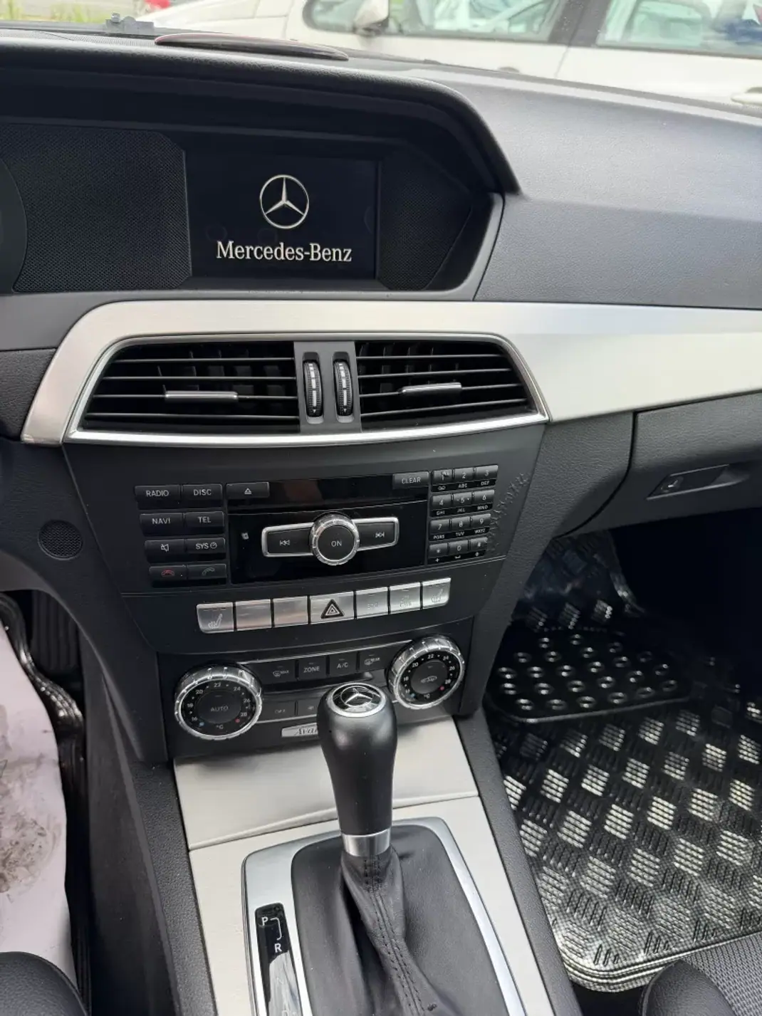 Mercedes-Benz C 250 2011 - 9870 EUR, 355230 km - 355230km - foto 10 de 19