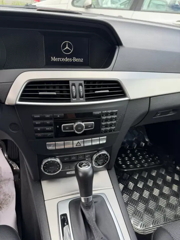 Mercedes-Benz C 250 2011 - 9870 EUR, 355230 km - AUTO.MOTO.pt - 355230km - foto 10 de 19