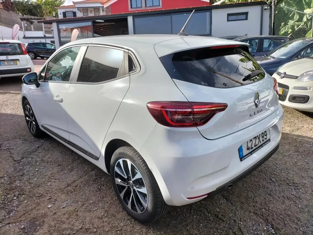 Renault Clio 2020 - 16250 EUR, 96000 km - AUTO.MOTO.pt - 96000km - foto 4 de 12