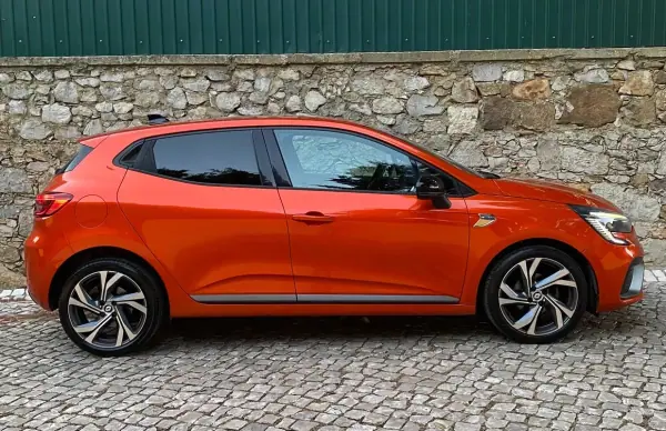 Renault Clio 2022 - 15900 EUR, 75184 km - AUTO.MOTO.pt - 75184km - foto 8 de 18